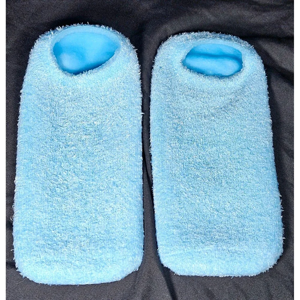 NWT Moisturizing Infused Gel Socks. One size.